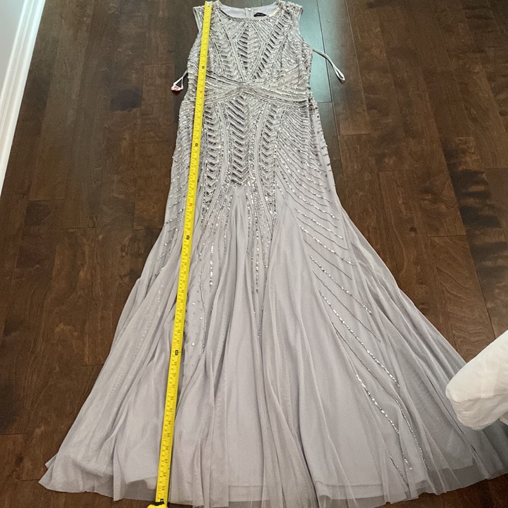 Evening Elegant long dress Très chic design Grey sequence with a flair bottom . - Picture 13 of 17